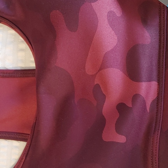 💚Nwt Women's Gap Fit Burgundy Cammo Work Out Bra - Picture 6 of 6